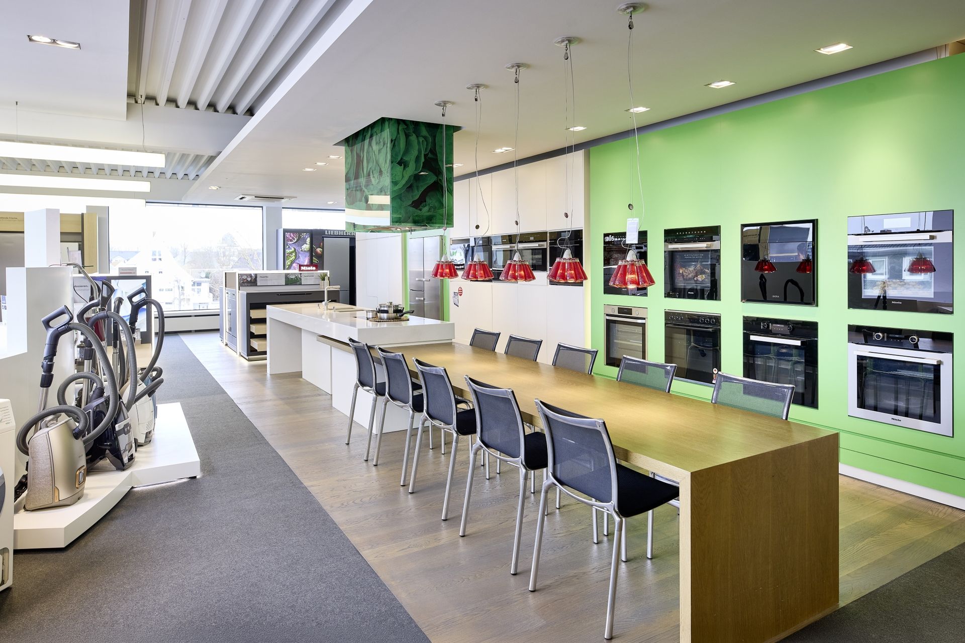 Miele Ausstellungsfläche mit Backöfen