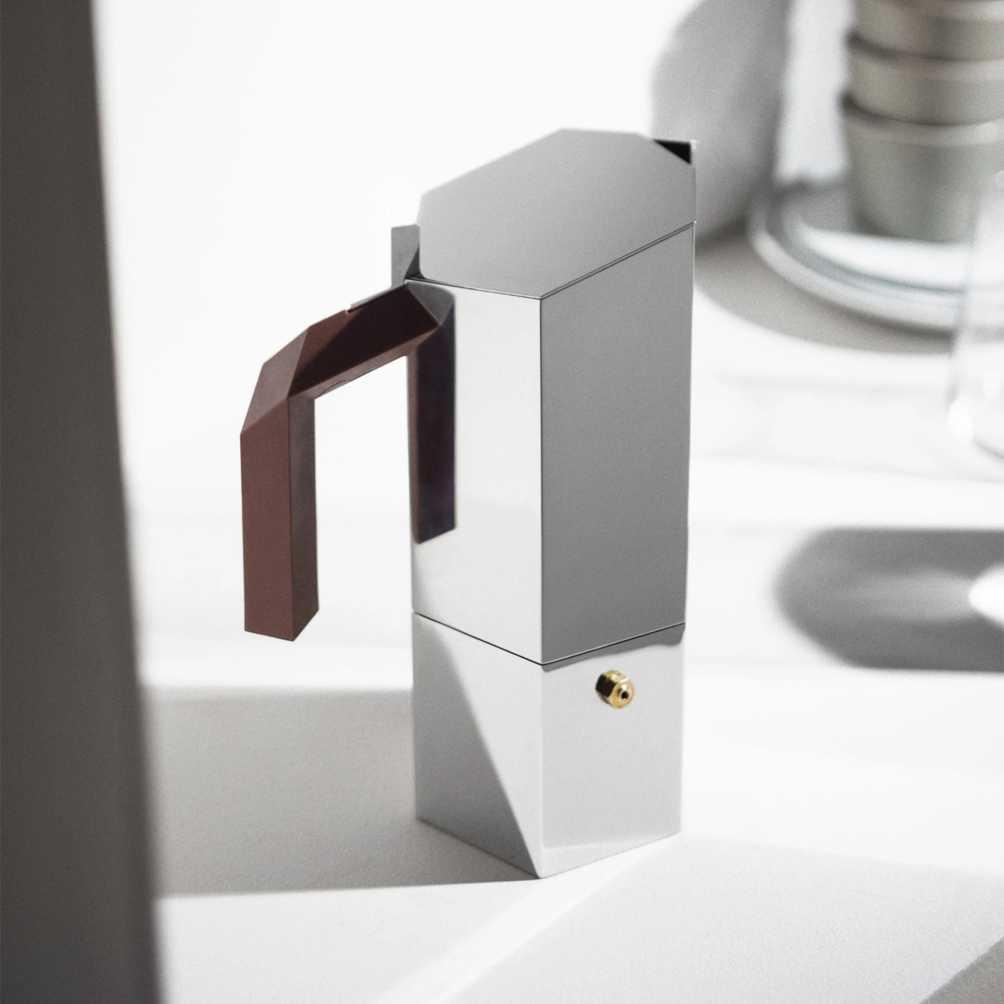 alessi_espressokocher_menhir_lifestyle.webp