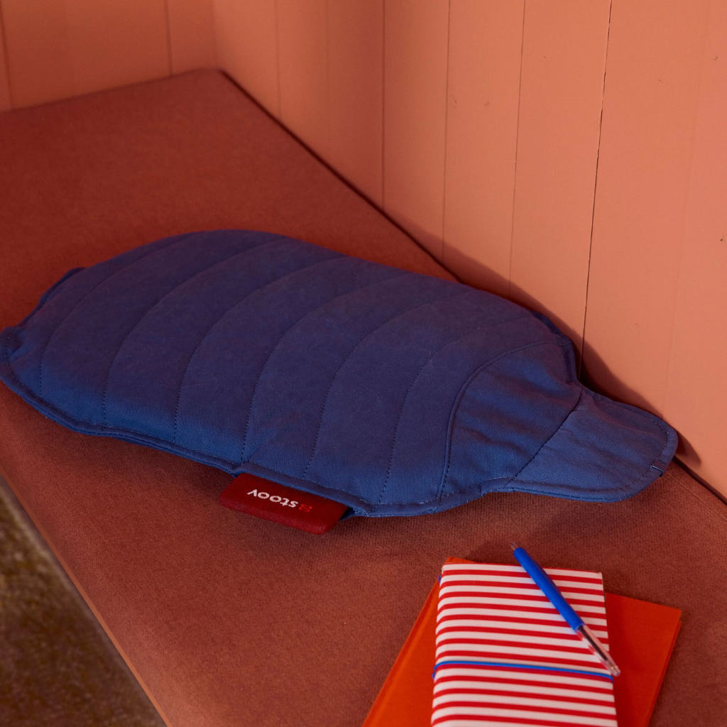 Stoov_Huddle3_canvas_midnightblue_lifestyle.webp