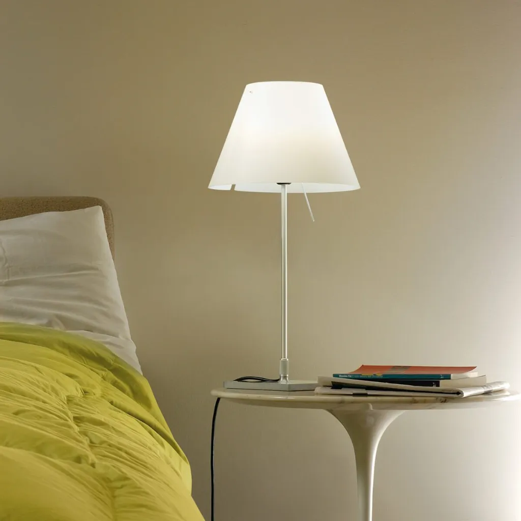 luceplan-costanzina-tischleuchte-weiss-moodbild.webp