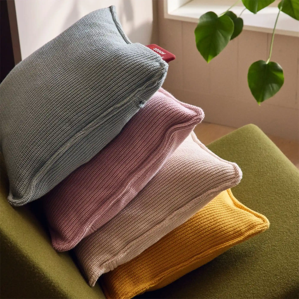 Stoov_Ploov3_45x45_knitted_lifestyle.webp