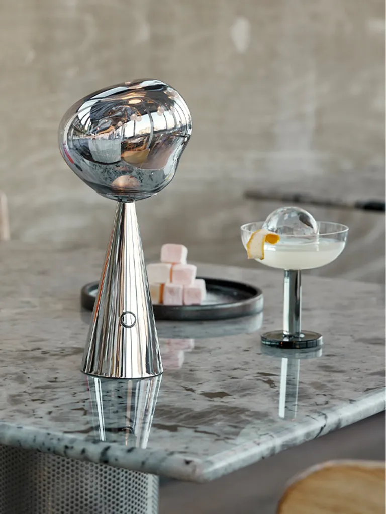 tomdixon-melt-akkuleuchte-silver-mood2.webp