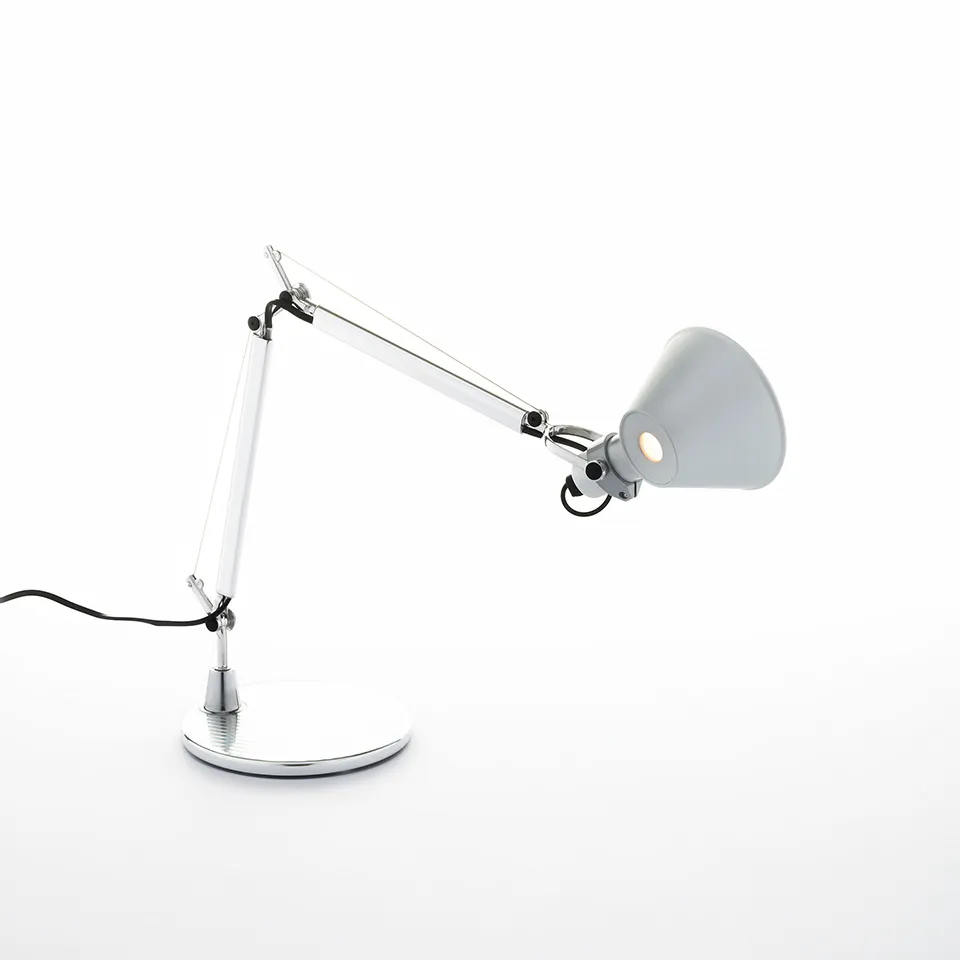 artemide-tolomeomicro-tischleuchte-aluminium-mood.webp