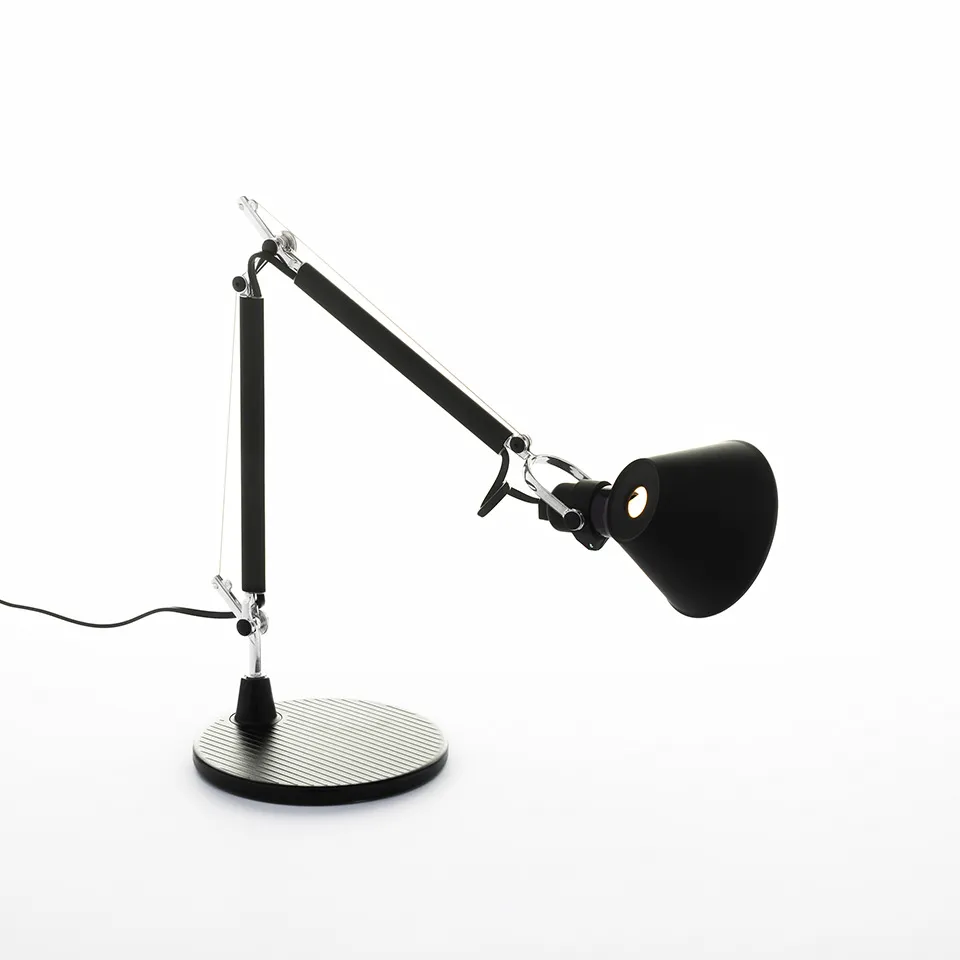 artemide-tolomeomicro-tischleuchte-black-mood.webp