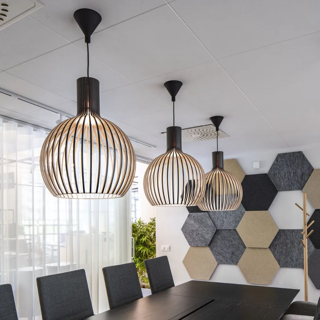 sectodesign-octo-small-pendelleuchte-black-moodbild-2.webp