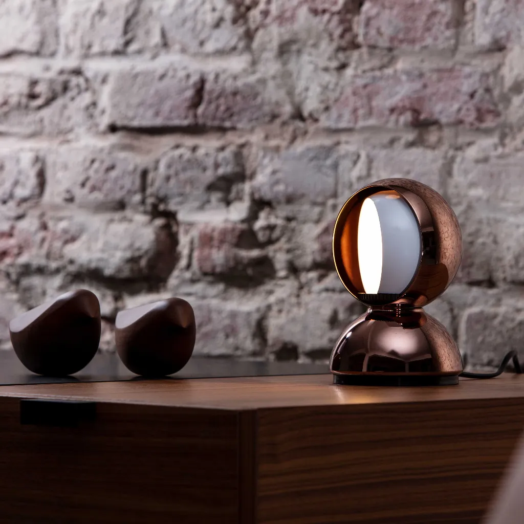 artemide-eclisse-tischleuchte-copper-closeup.webp