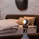 artemide-eclisse-tischleuchte-schwarz-mood-3.webp