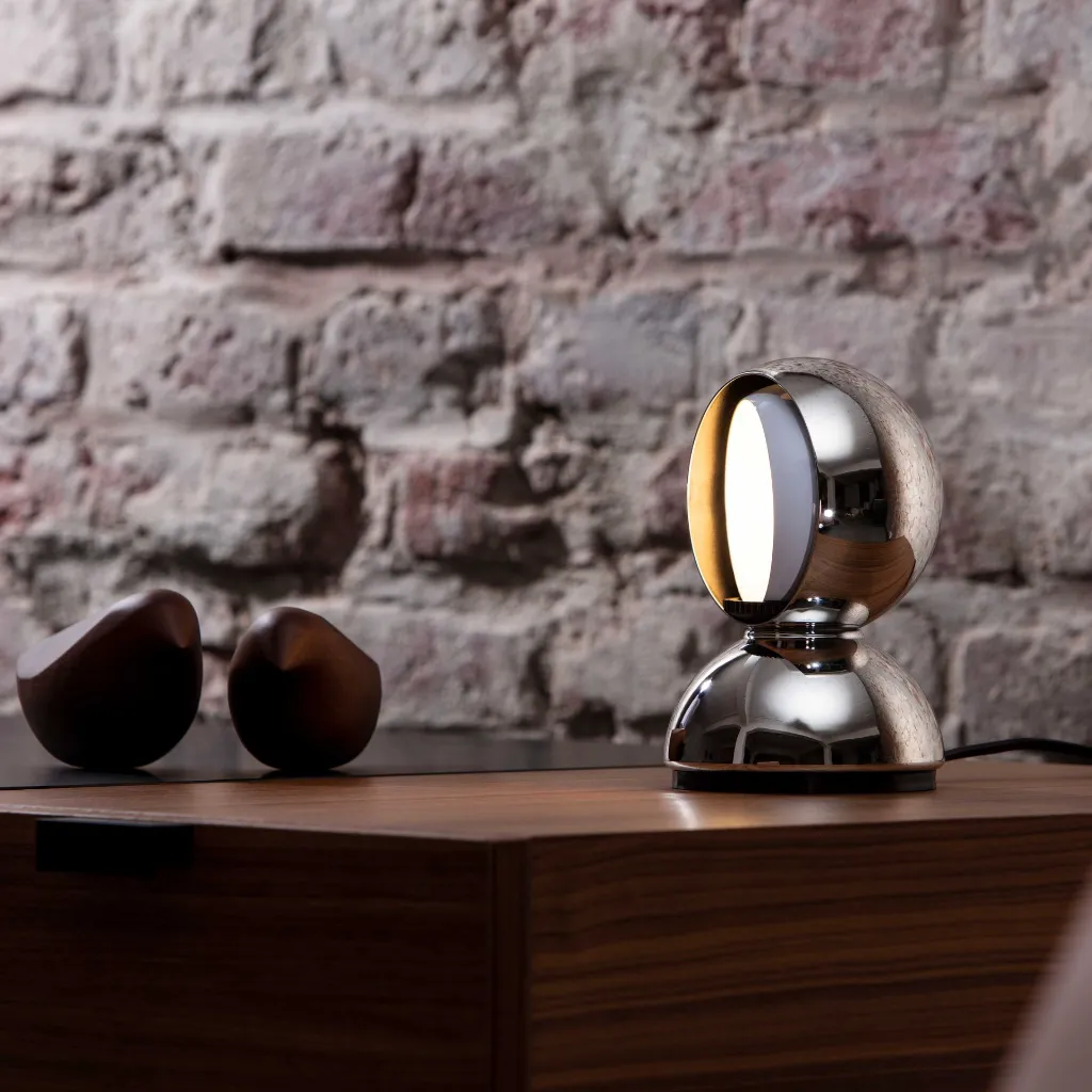 artemide-eclisse-tischleuchte-mirror-mood.webp