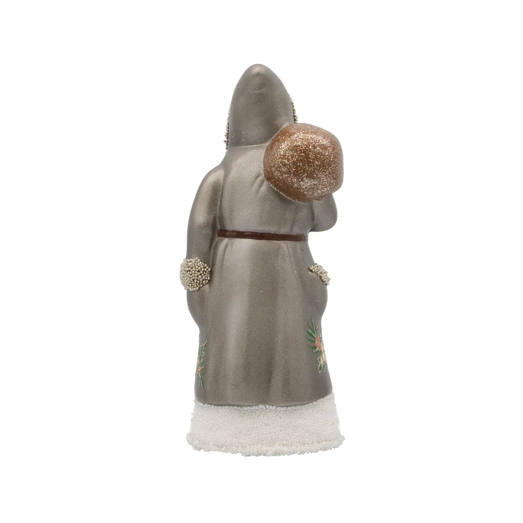 ionschaller_papiermarché_santa_gun_01821_thumbnail_2.webp
