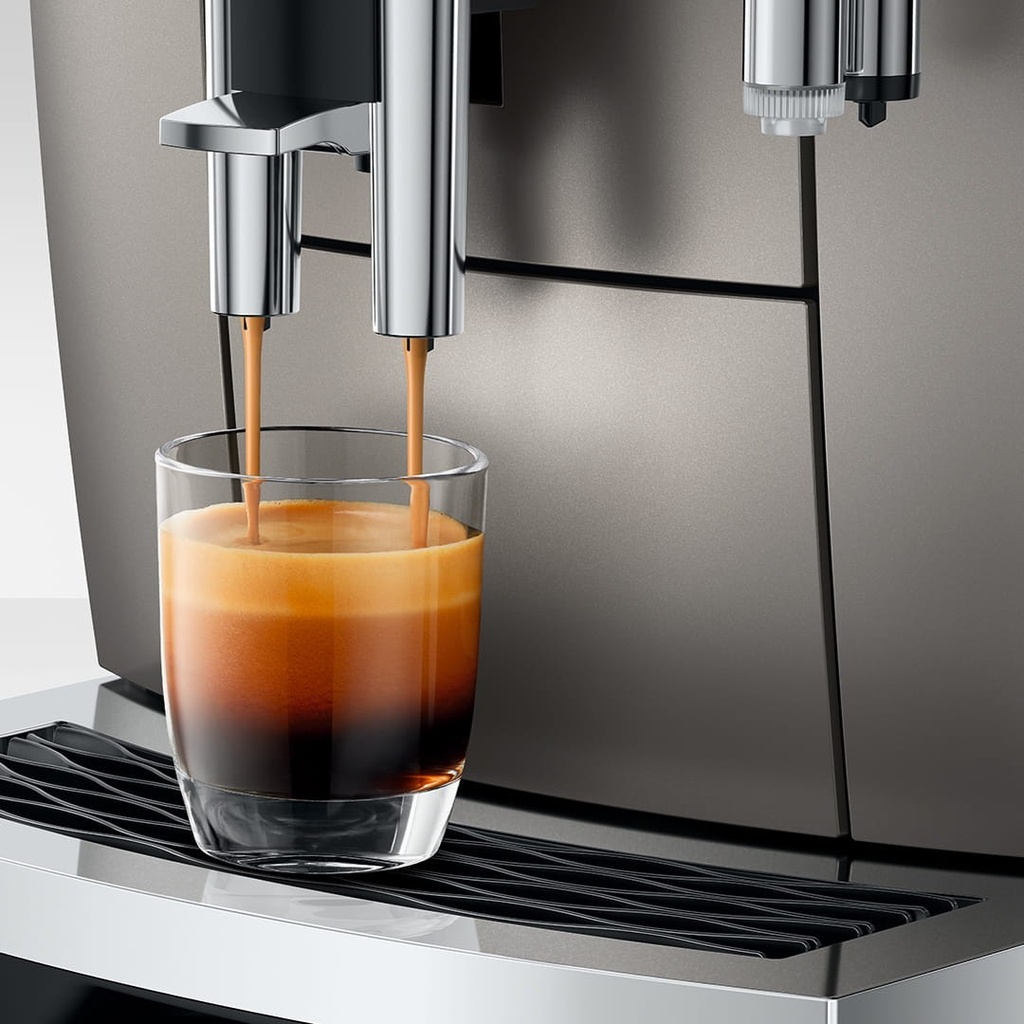 jura-e8-kaffevollautomat-silber-mood3.webp