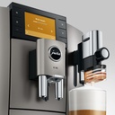 jura-e8-kaffevollautomat-silber-mood4.webp