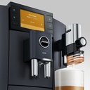 jura-e8-kaffevollautomat-cblack-mood4.webp