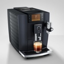 jura-e8-kaffevollautomat-cblack-mood1.webp