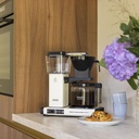 moccamaster-kbgselect-kaffeemaschine-offwhite-mood1.webp