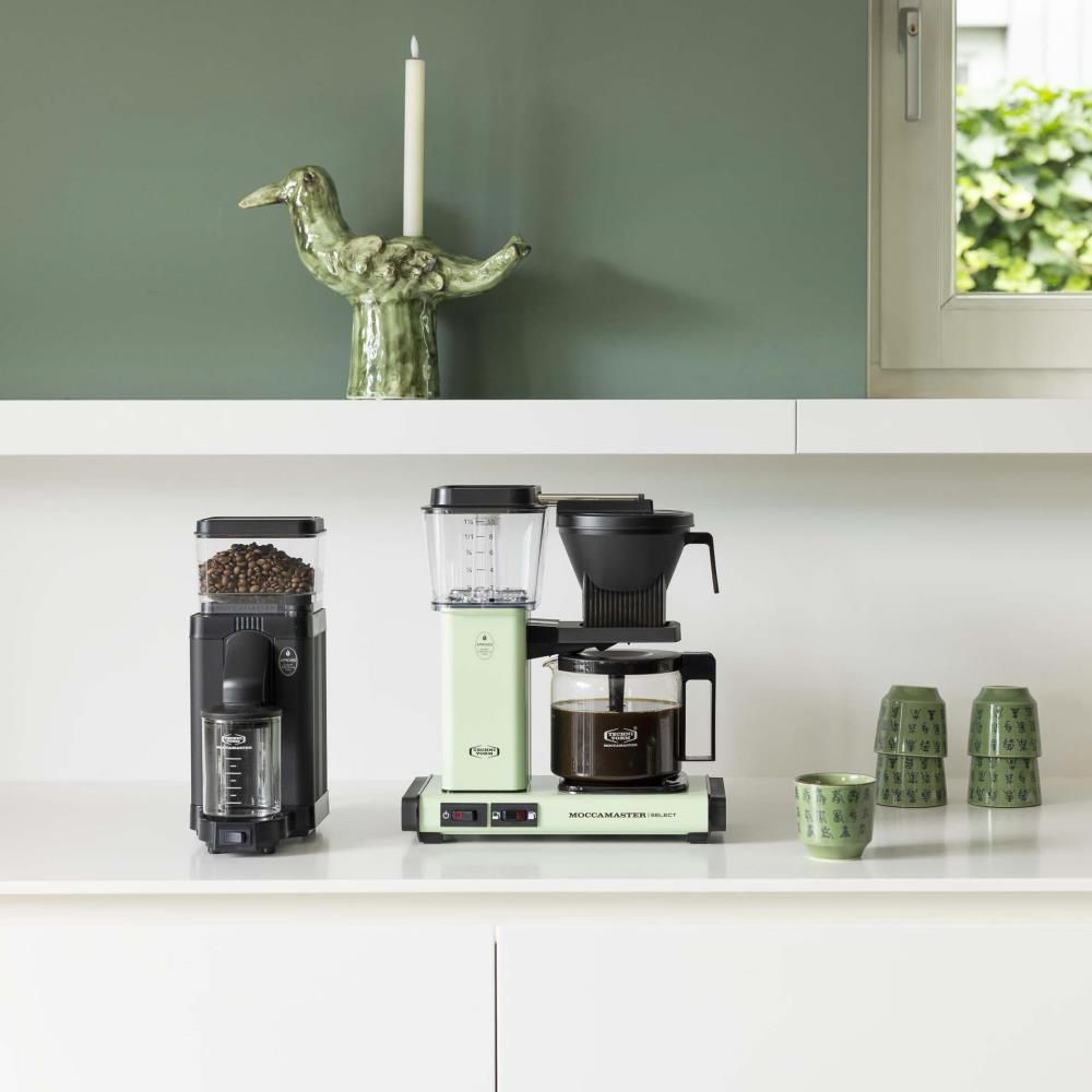 moccamaster-kbgselect-kaffeemaschine-pastelgreen-mood3.webp
