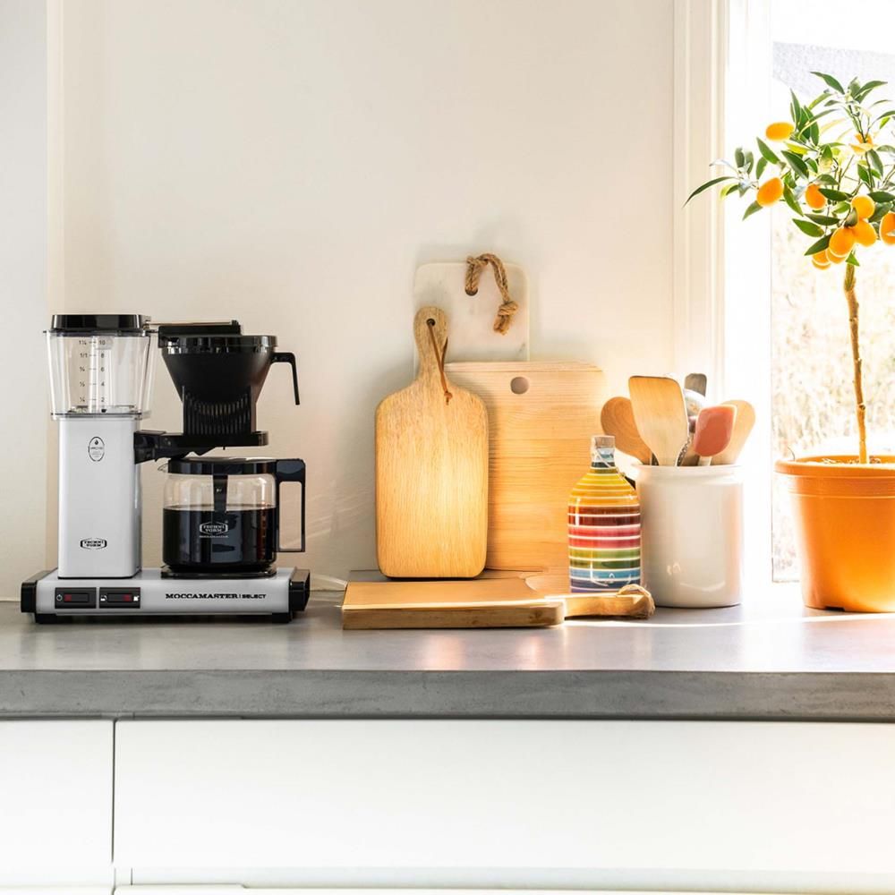 moccamaster-kbgselect-kaffeemaschine-mattsilver-mood2.webp