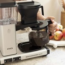 moccamaster-kbgselect-kaffeemaschine-mattsilver-mood1.webp