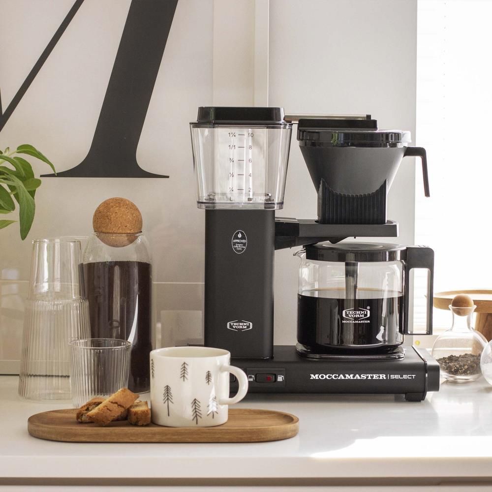 moccamaster-kbgselect-kaffeemaschine-mattblack-mood2.webp