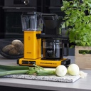 moccamaster-kbgselect-kaffeemaschine-yellowpepper-mood2.webp