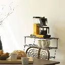 moccamaster-kbgselect-kaffeemaschine-yellowpepper-mood3.webp