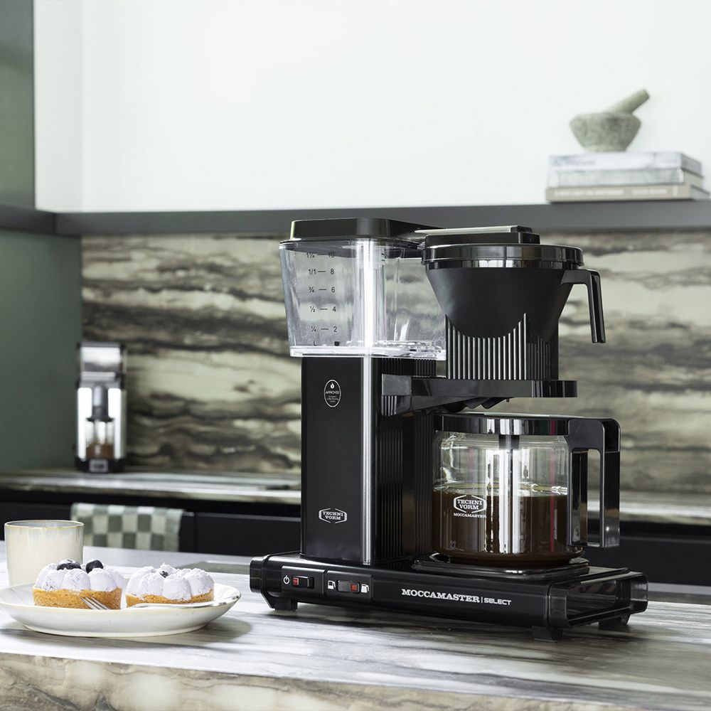 moccamaster-kbgselect-kaffeemaschine-black-mood3.webp