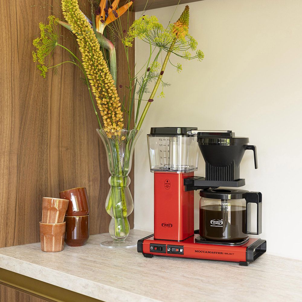 moccamaster-kbgselect-kaffeemaschine-red-mood1.webp