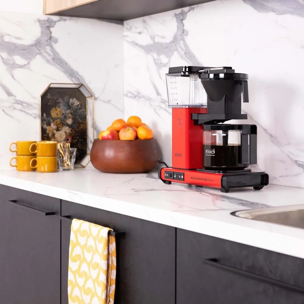 moccamaster-kbgselect-kaffeemaschine-red-mood3.webp