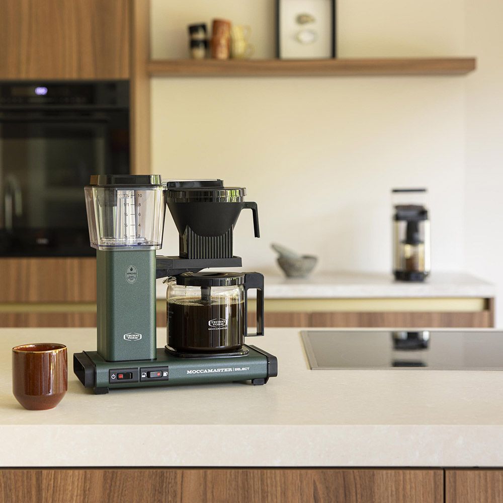 moccamaster-kbgselect-kaffeemaschine-forestgreen-mood1.webp
