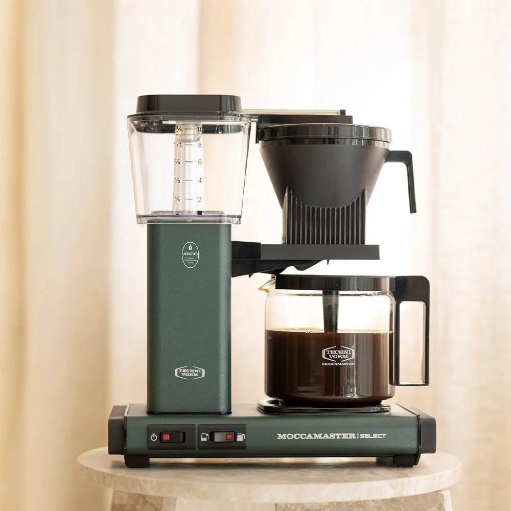 moccamaster-kbgselect-kaffeemaschine-forestgreen-mood2.webp