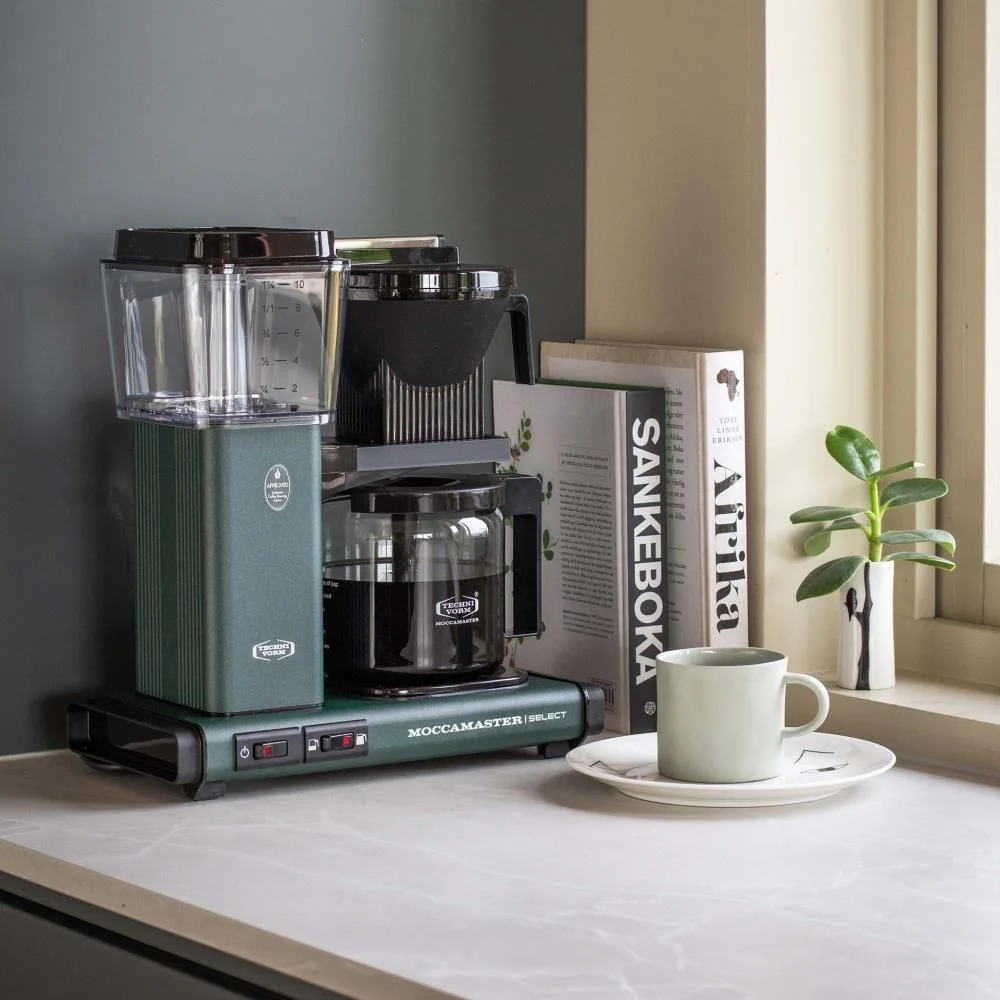 moccamaster-kbgselect-kaffeemaschine-forestgreen-mood3.webp