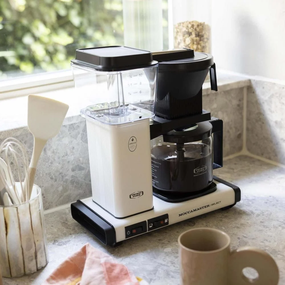 moccamaster-kbgselect-kaffeemaschine-mattwhite-mood3.webp