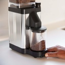 moccamaster-mk5-kaffeemühle-polishedsilver-mood5.webp