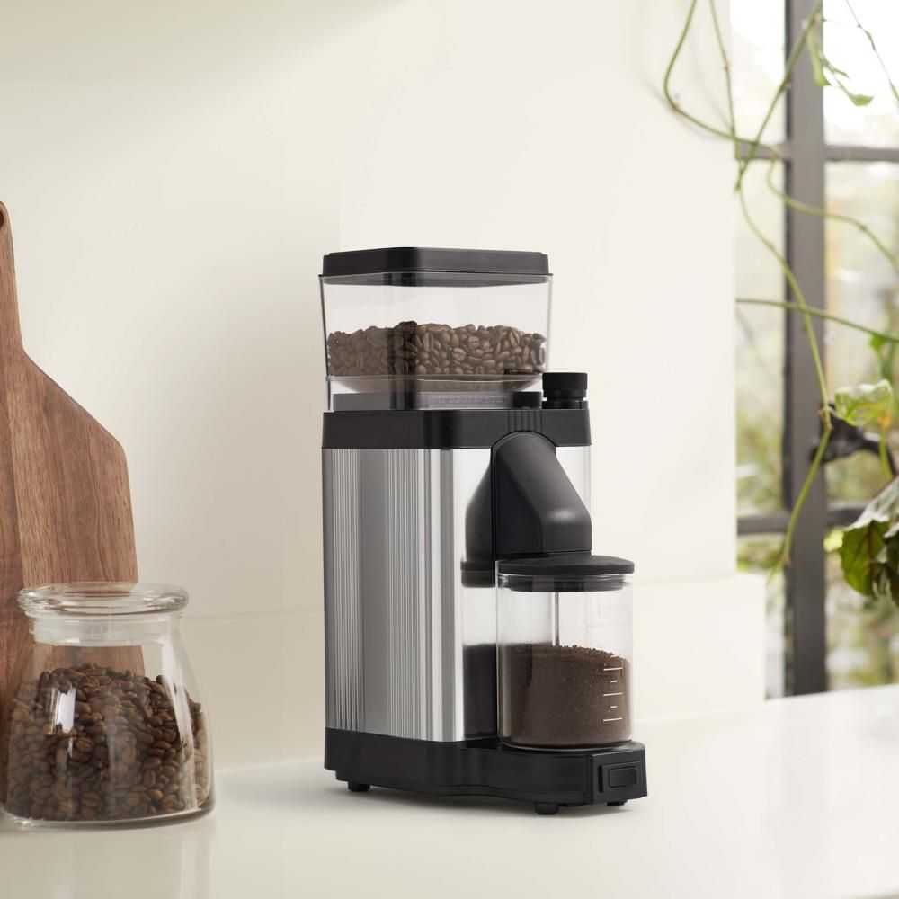 moccamaster-mk5-kaffeemühle-polishedsilver-mood3.webp