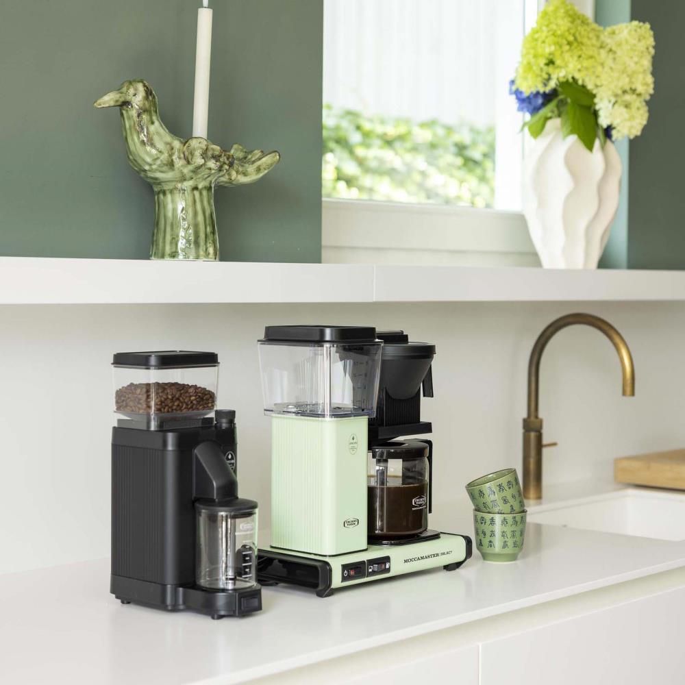 moccamaster-mk5-kaffeemühle-mattblack-mood3.webp