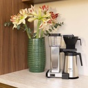 moccamaster-kbgt-kaffeemaschine-polishedsilver-mood2.webp