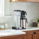 moccamaster-kbgt-kaffeemaschine-polishedsilver-mood1.webp