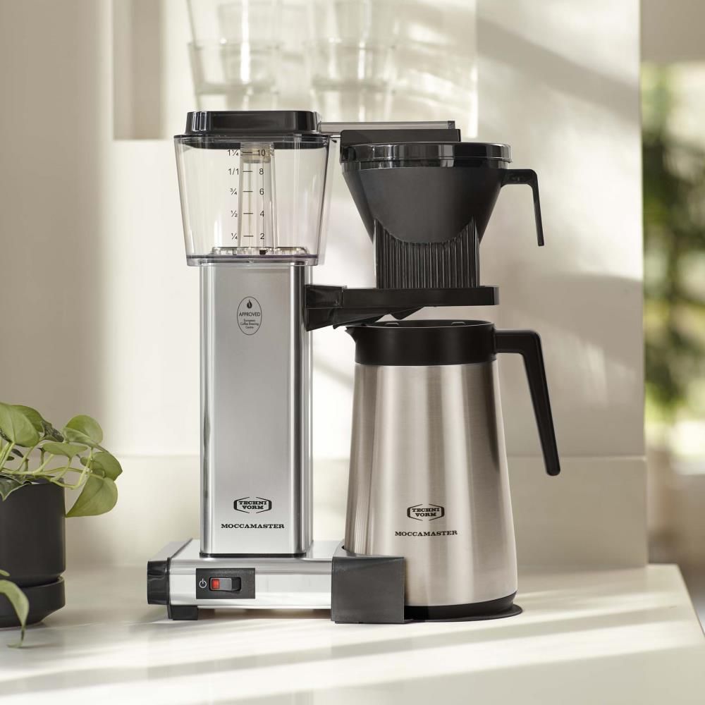 moccamaster-kbgt-kaffeemaschine-polishedsilver-mood3.webp