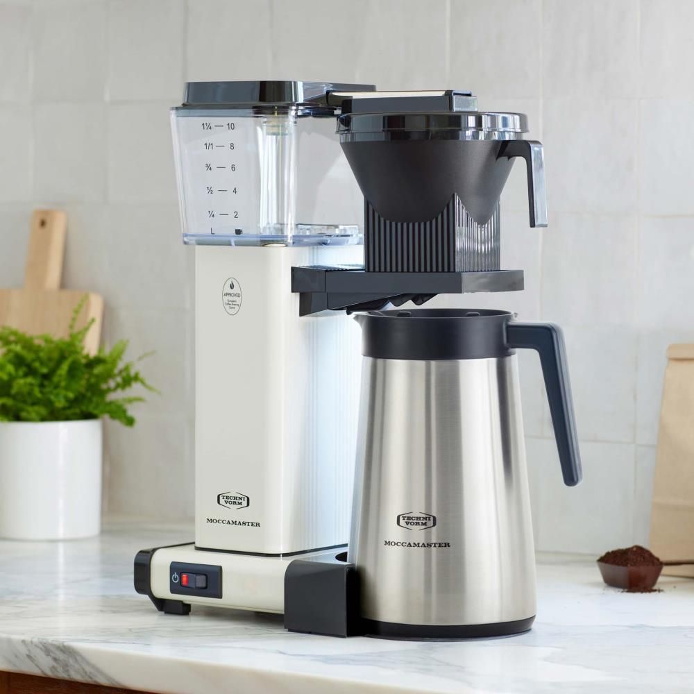 moccamaster-kbgt-kaffeemaschine-offwhite-mood3.webp