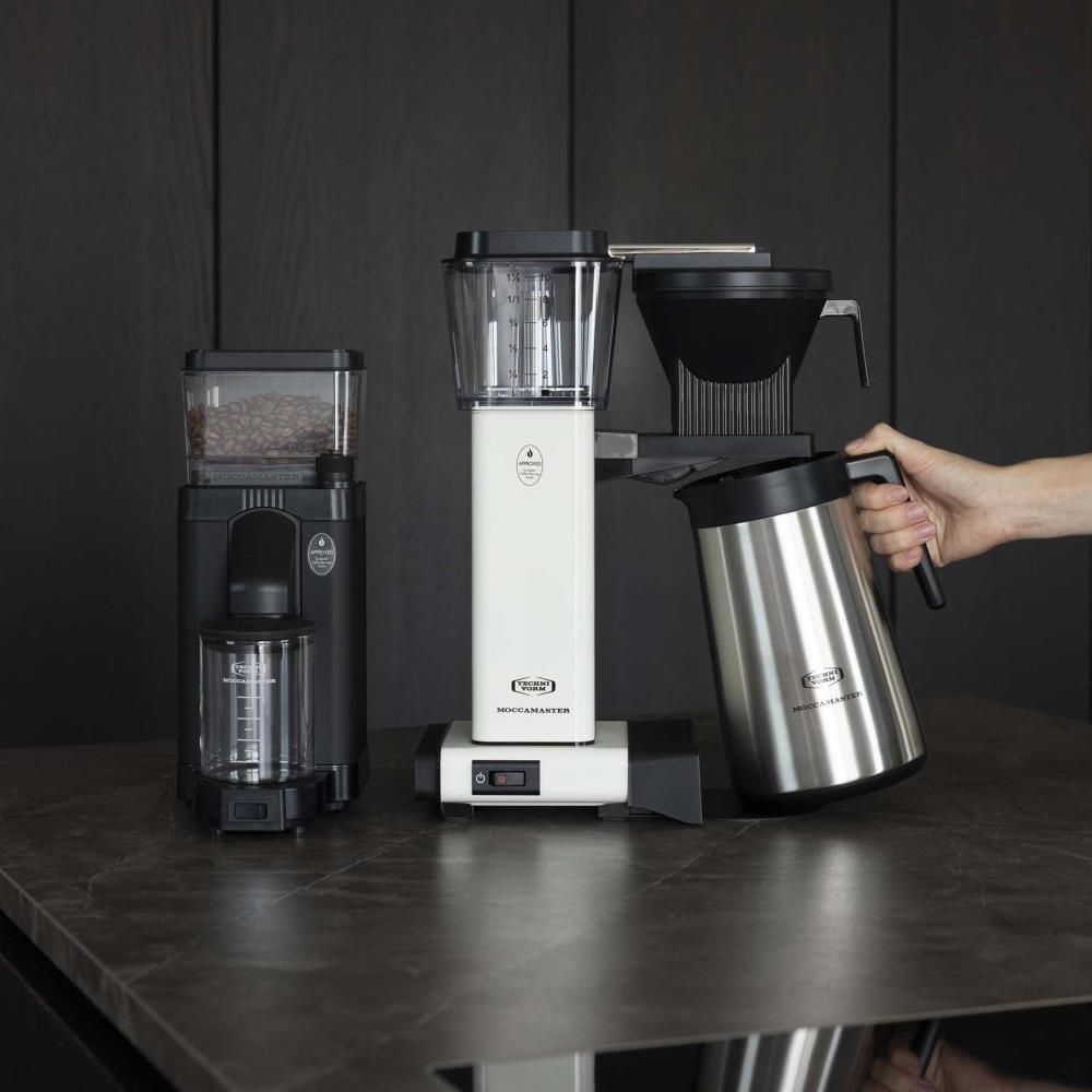 moccamaster-kbgt-kaffeemaschine-offwhite-mood2.webp