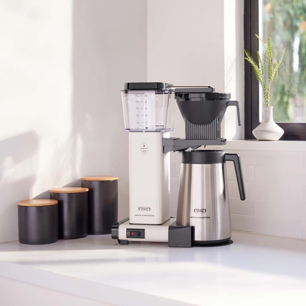 moccamaster-kbgt-kaffeemaschine-offwhite-mood1.webp