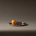 alessi_tablett_edges_edelstahl_35cm_lifestyle.webp