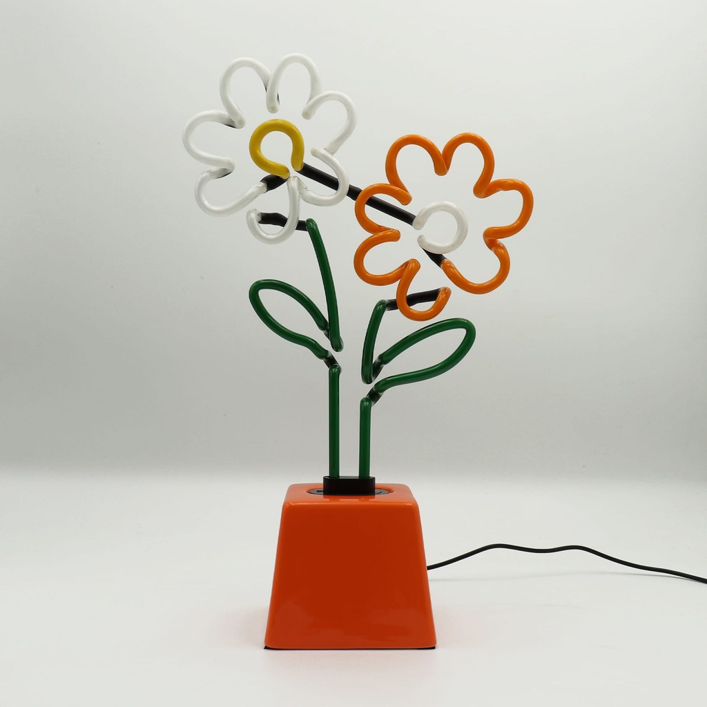 locomocean-flowerskeramik-tischleuchte-mood3.webp