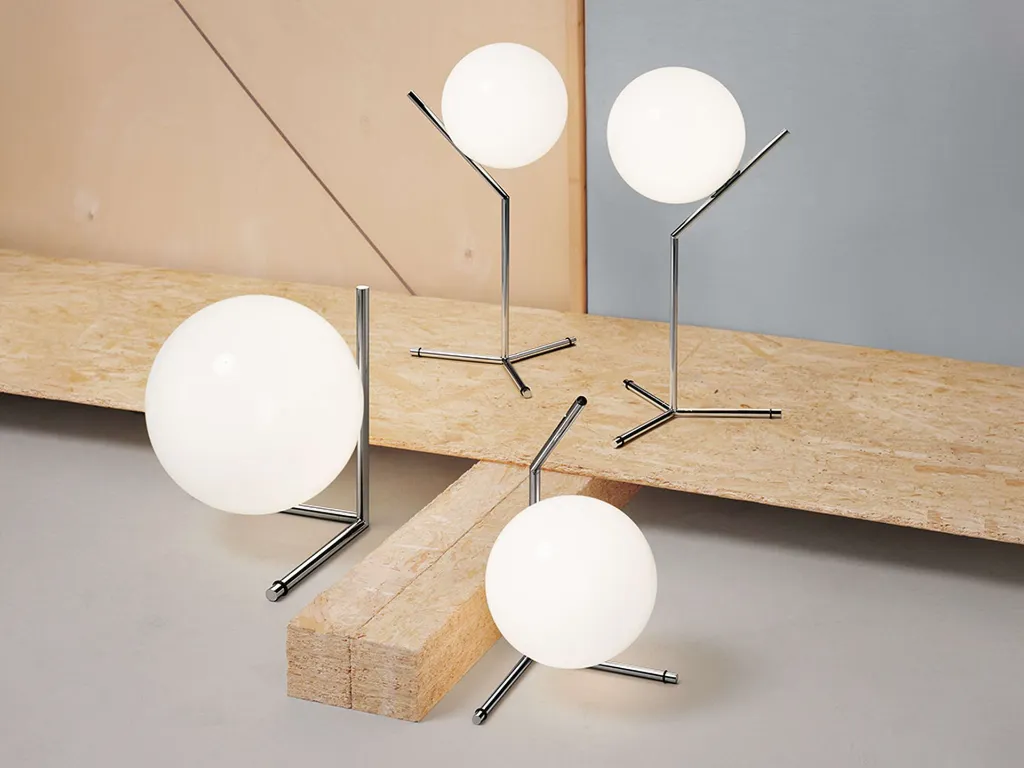 flos-ict1-Tischleuchte-chrom-mood.webp