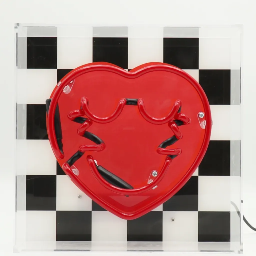 locomocean-checkeredheart-tischleuchte-mood2.webp