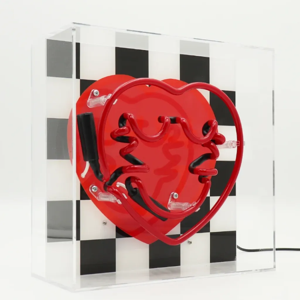 locomocean-checkeredheart-tischleuchte-mood3.webp