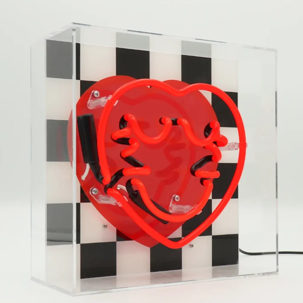 locomocean-checkeredheart-tischleuchte-mood1.webp