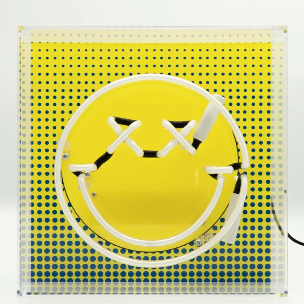 locomocean-funsmiley-tischleuchte-pink-mood4.webp