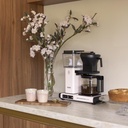 moccamaster-kbgselect-kaffeemaschine-cherryblossom-mood3.webp