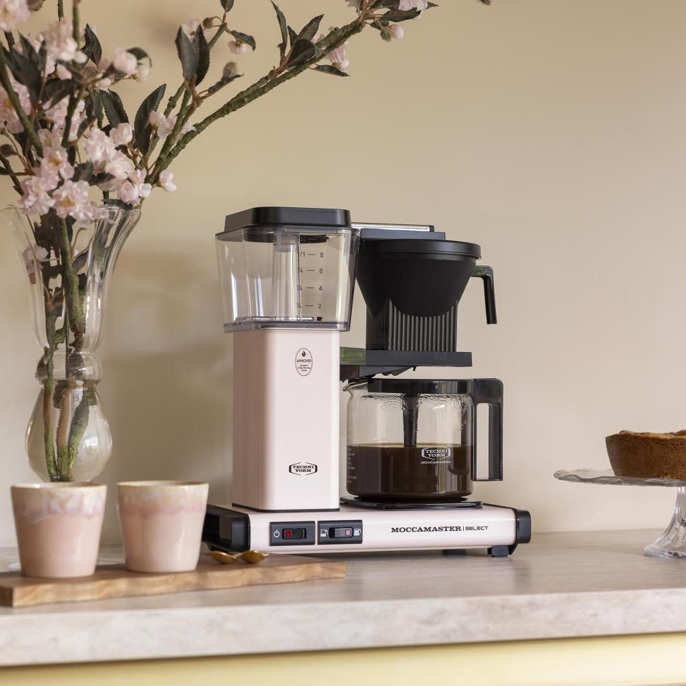 moccamaster-kbgselect-kaffeemaschine-cherryblossom-mood2.webp