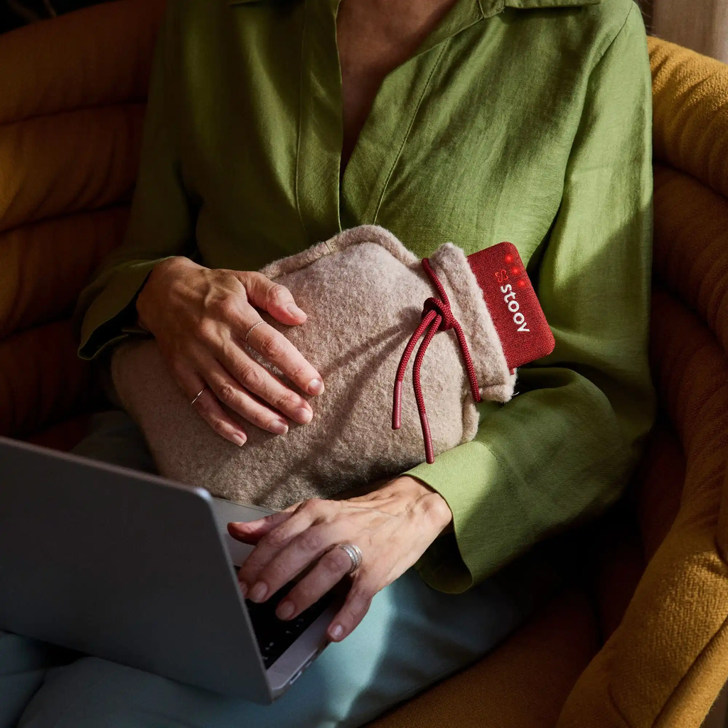 Stoov_Homey3_25x35_teddy_softbeige_lifestyle.webp